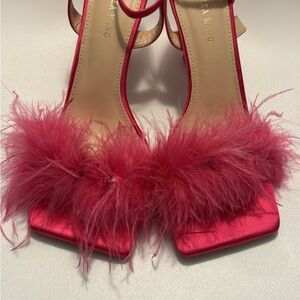 ✨ BRAND 🆕!!! AZALEA WANG Lucinda Feather Sandals – Size 10 ✨